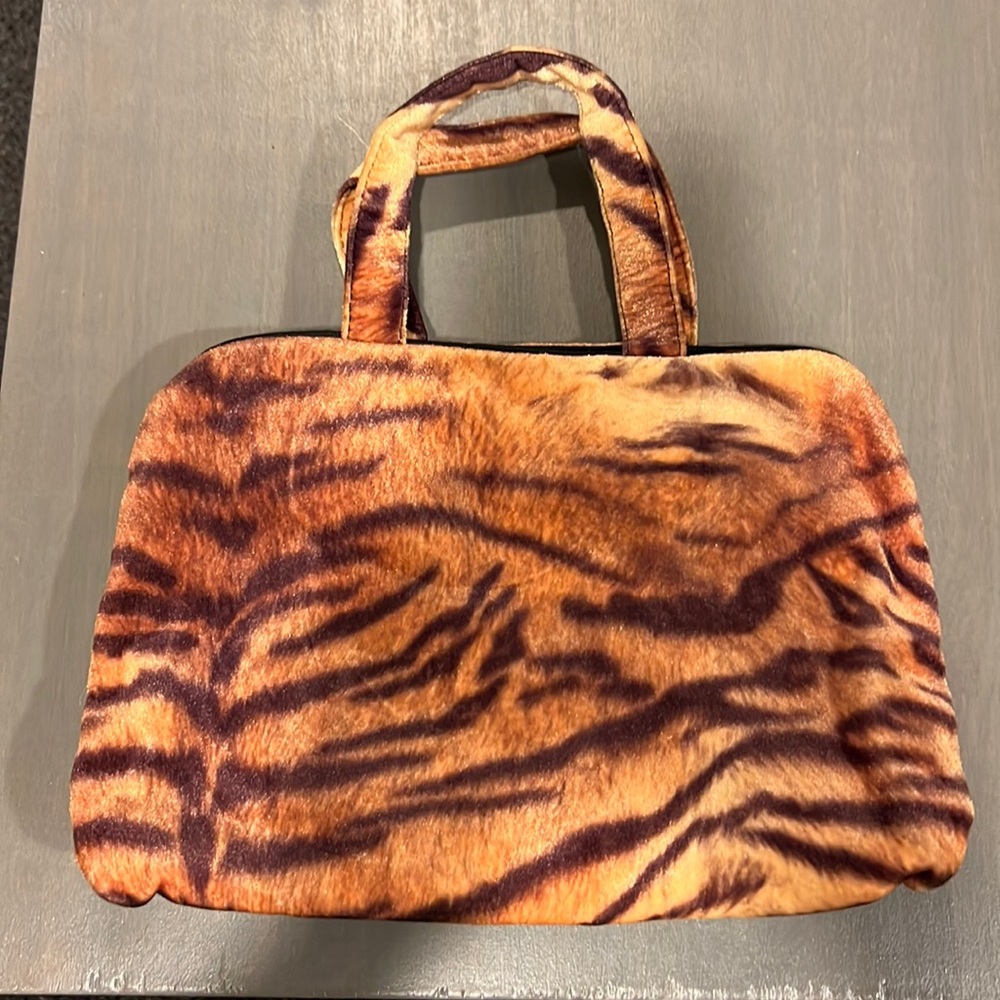 Traveling case 🐅